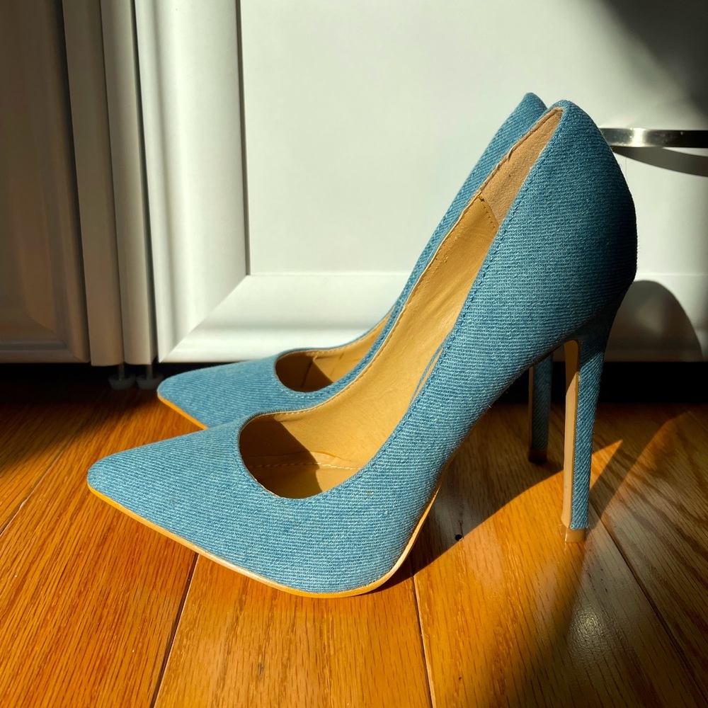 Shoe Republica Size 6.5 Heel